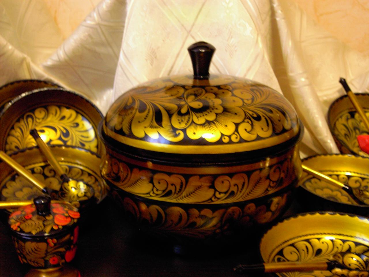 Traditionelles russisches Holzgeschirr
