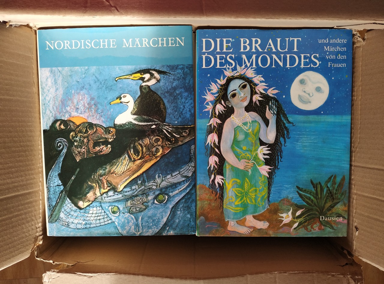 Zwei von 12 Märchenbüchern aus dem Dausien-Verlag