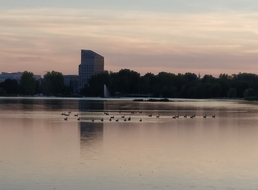 Abendstimmung am Wohrder See mit Hochhaus